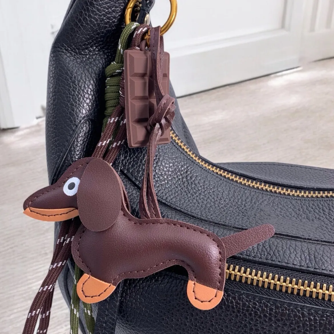 Porte-clés et bijou de sac - Chien et Chocolat Brun