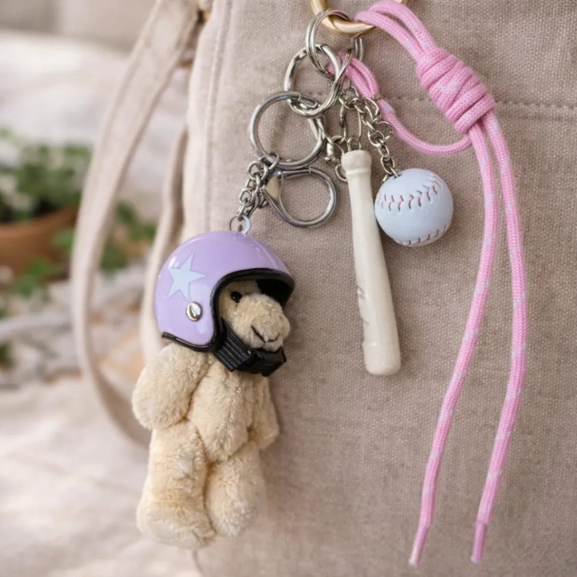 Porte-clés et bijou de sac - Ourson Casque Violet