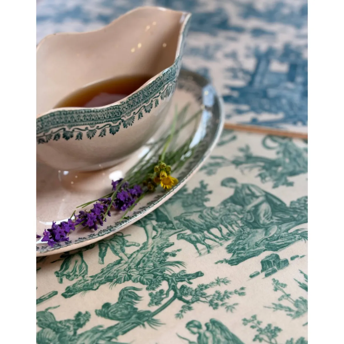 Set de table ovale Offrande à l'amour - Toile de Jouy