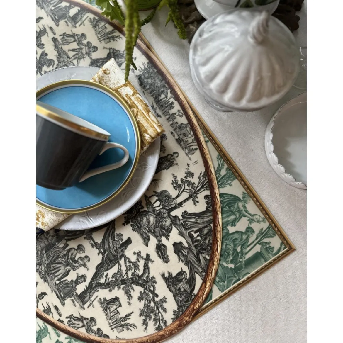 Set de table ovale Offrande à l'amour - Toile de Jouy