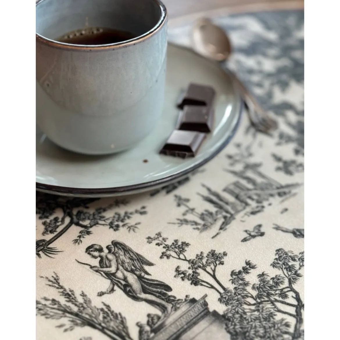 Set de table ovale Offrande à l'amour - Toile de Jouy