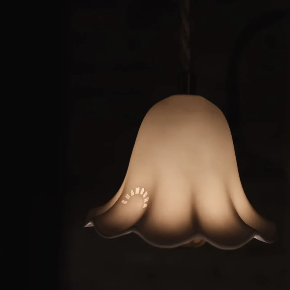 Suspension en applique Lili en Porcelaine biscuit
