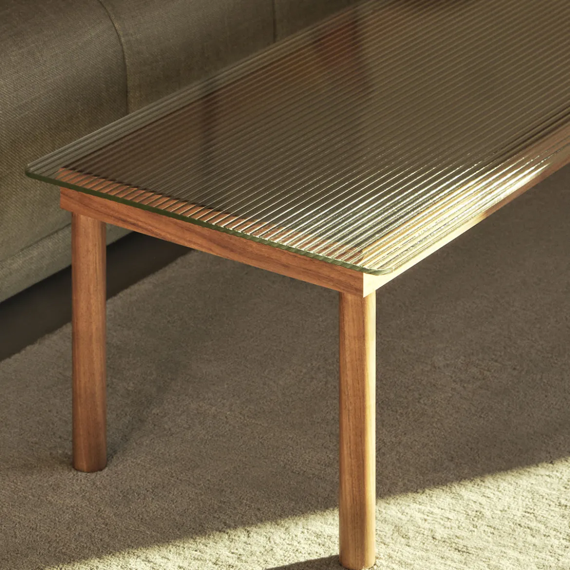 Table basse Kofi Noyer Massif & Verre Roseau Transparent - l 140 x L 50 x h 36 cm