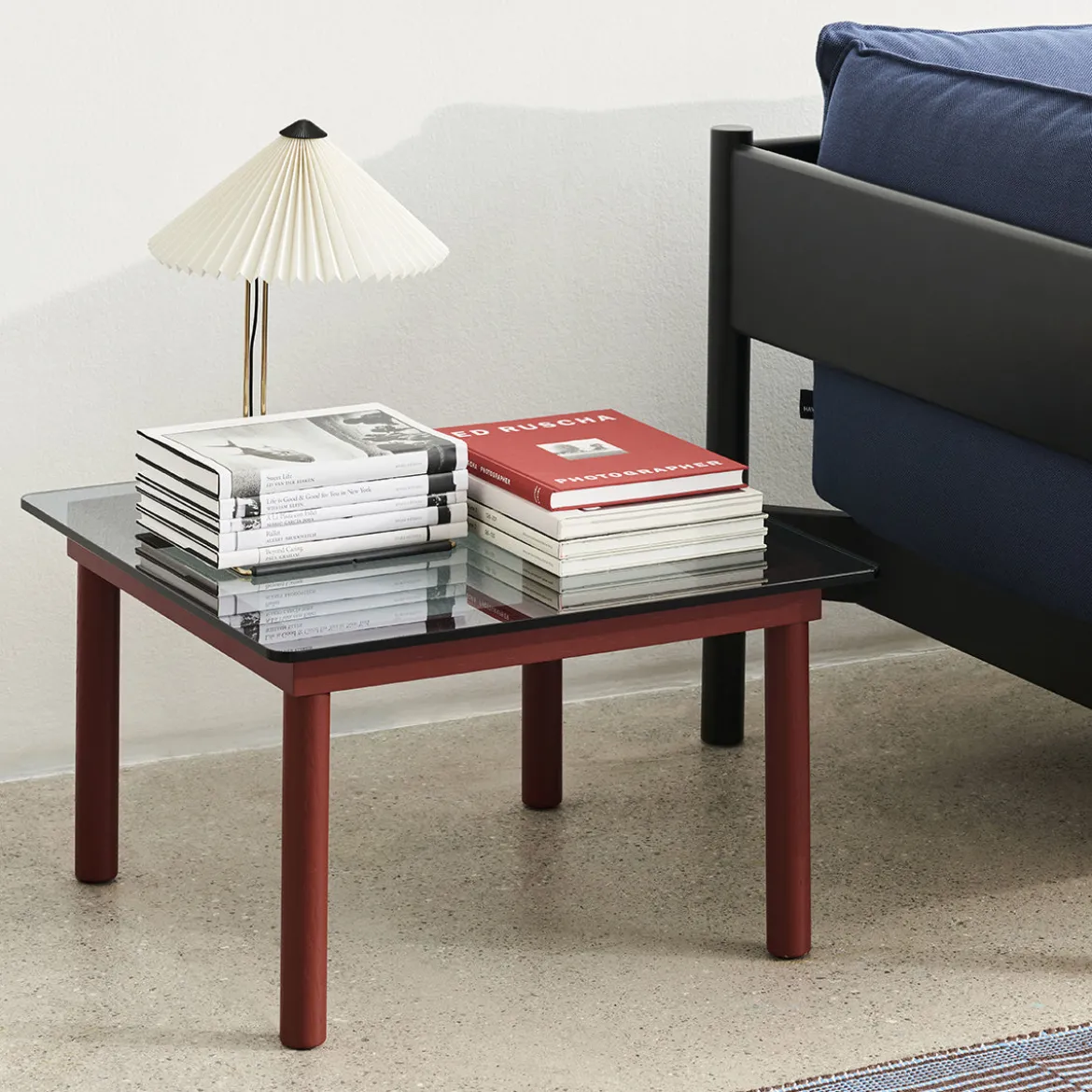 Table basse Kofi Noyer Massif & Verre Teinté Gris - l 60 x L 60 x h 36 cm