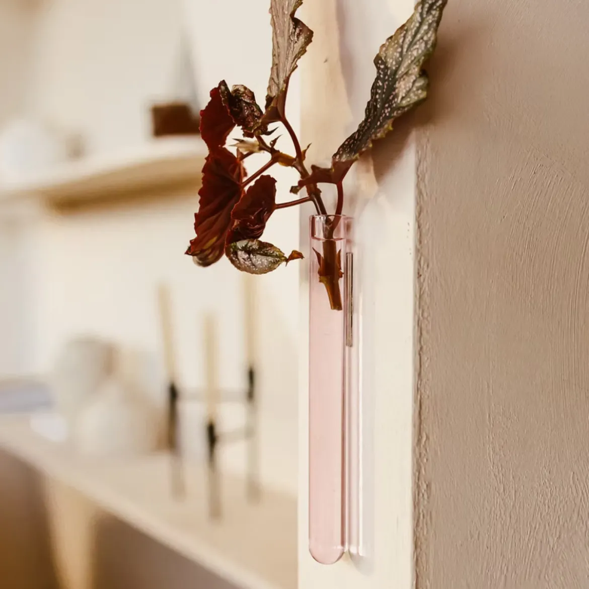 Vase Mural